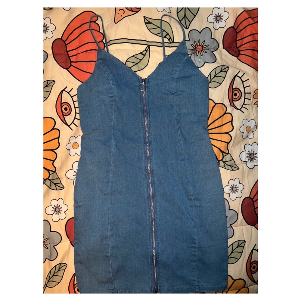 Size large denim dress with o-ring zipper detailing